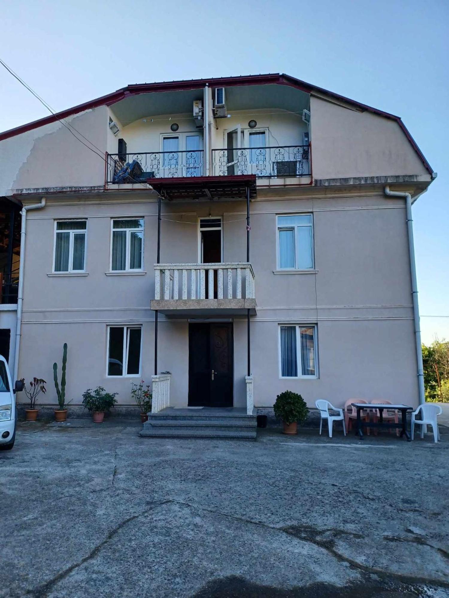 Гостевой дом Shamil House Махинджаури Экстерьер фото