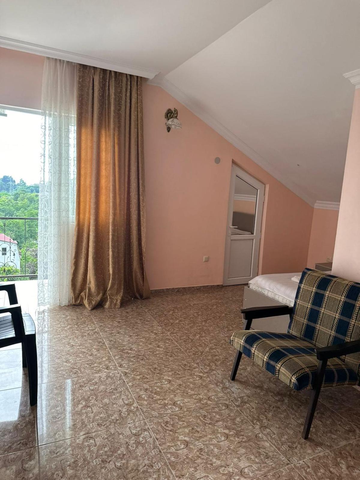 Гостевой дом Shamil House Махинджаури Экстерьер фото