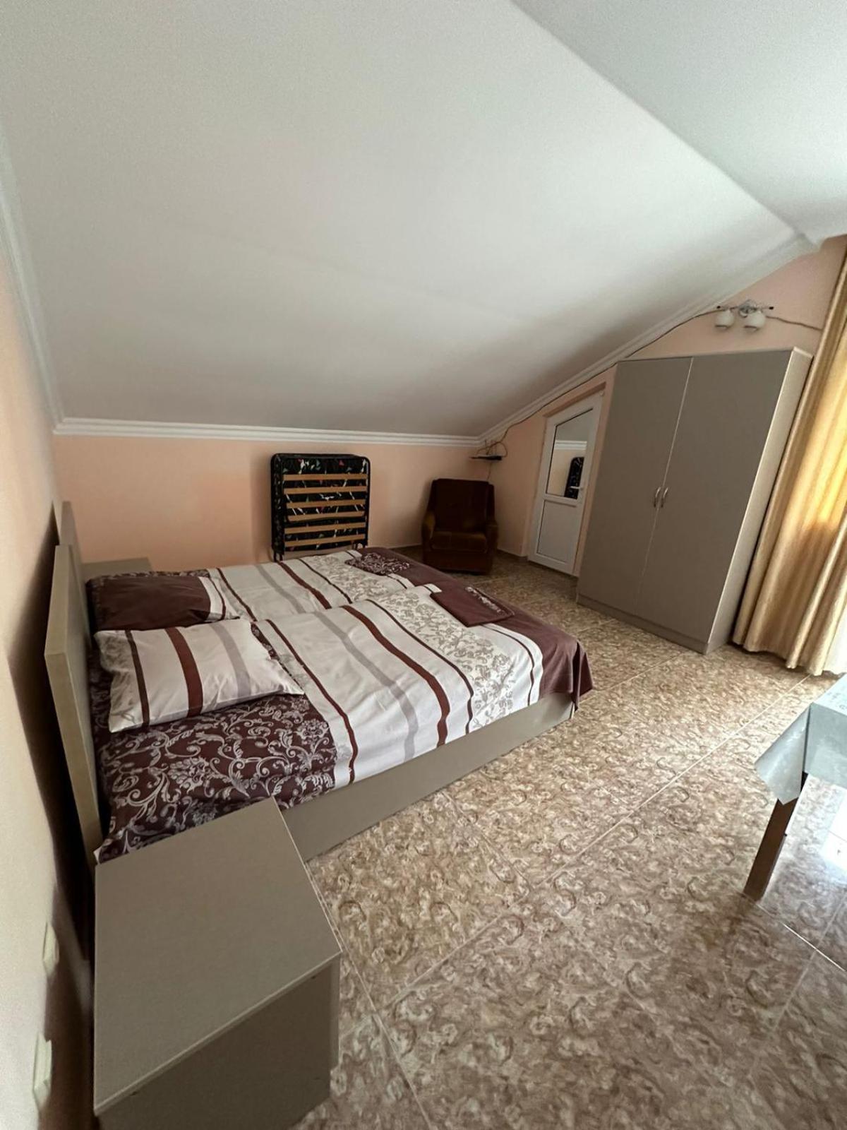 Гостевой дом Shamil House Махинджаури Экстерьер фото